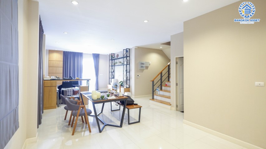 *****บ้านเดี่ยวมือสองย่านนนทบุรี ม.ธารา ราชพฤกษ์-ปิ่นเกล้า เนื้อที่กว้างขวางมากถึง 56.20 ตร.ว. ฟังก์ชัน 3 ห้องนอน 3 ห้องน้ำ ที่จอดรถ 2 คัน สภาพสวย พร้อมเข้าอยู่ บนทำเลแห่งการเดินทาง ใกล้รถไฟฟ้าสายสีแดงอ่อน "สถานีบางซื่อ-ตลิ่งชัน" และทางด่วน "ศรีรัช-วงแหวนรอบนอก"